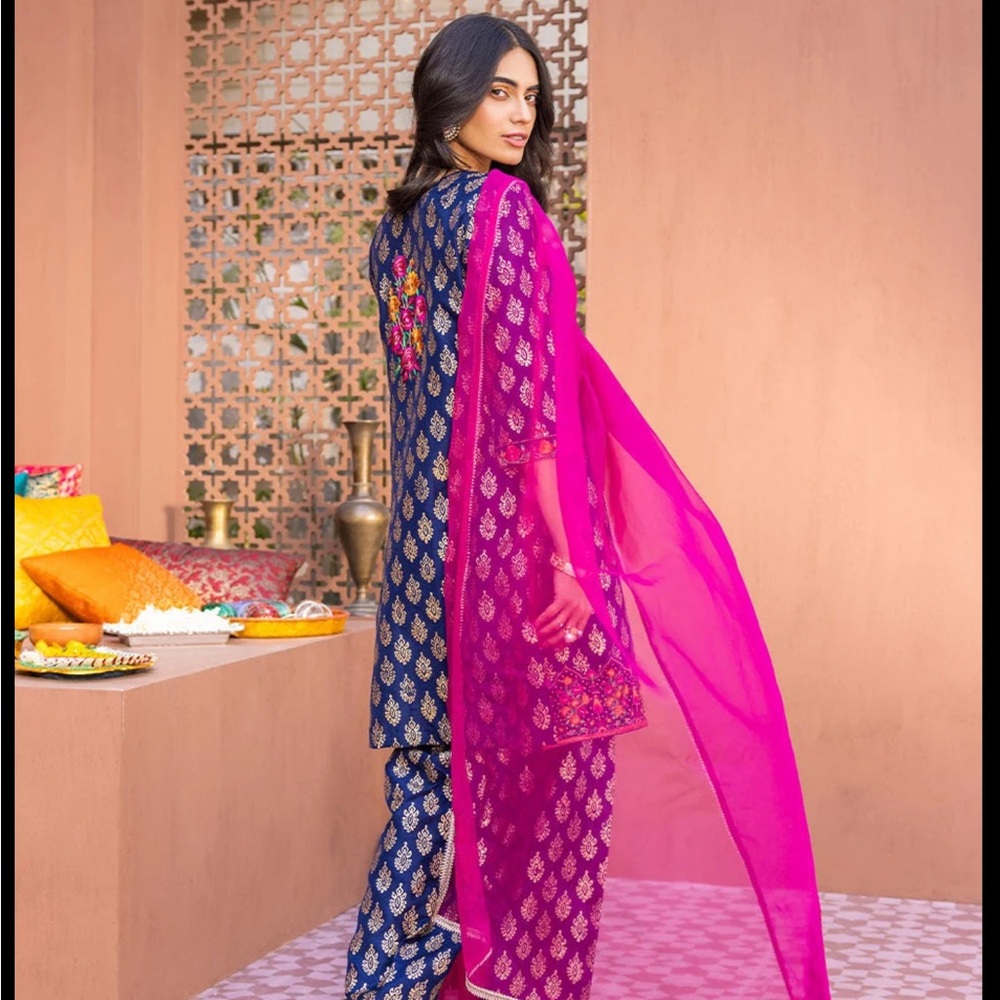 Navy & Fuchsia Embroidered Wedding Salwar Kameez Set - Picture 3 of 14